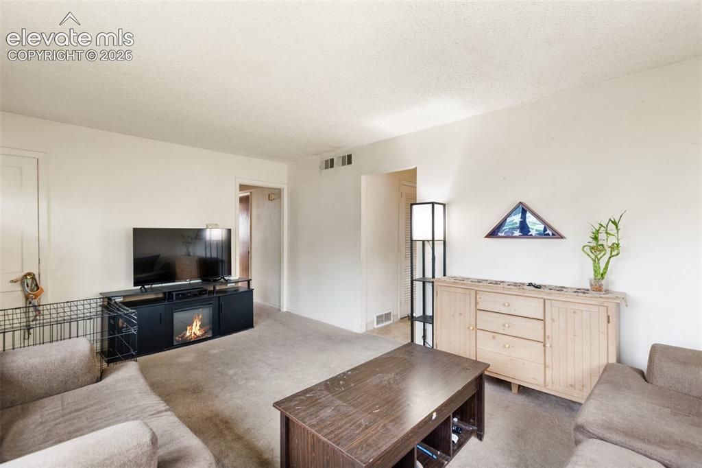 Image 4 of 21: Living Room