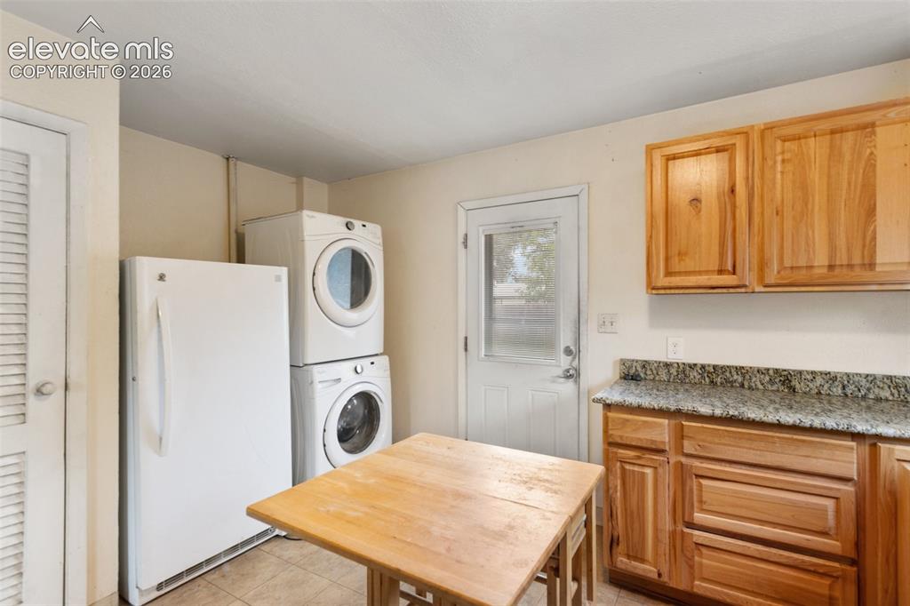 Image 8 of 21: Laundry