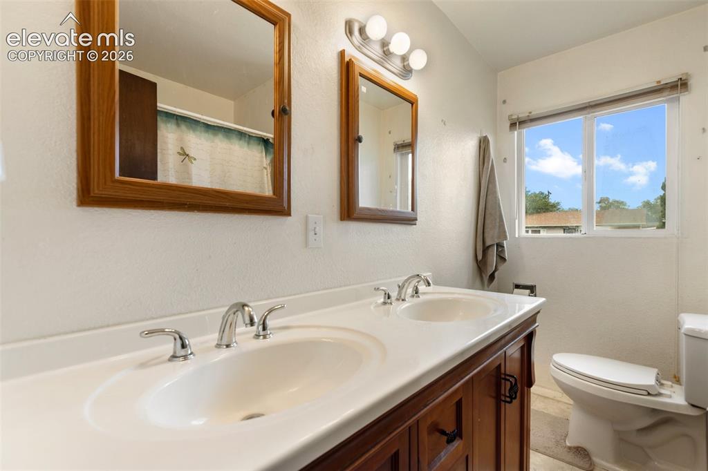 Image 9 of 21: Bathroom