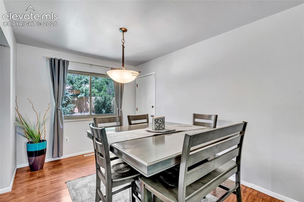 Image 12 of 50: Dining Area