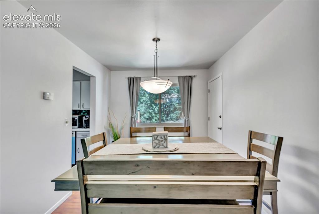 Image 13 of 50: Dining Area