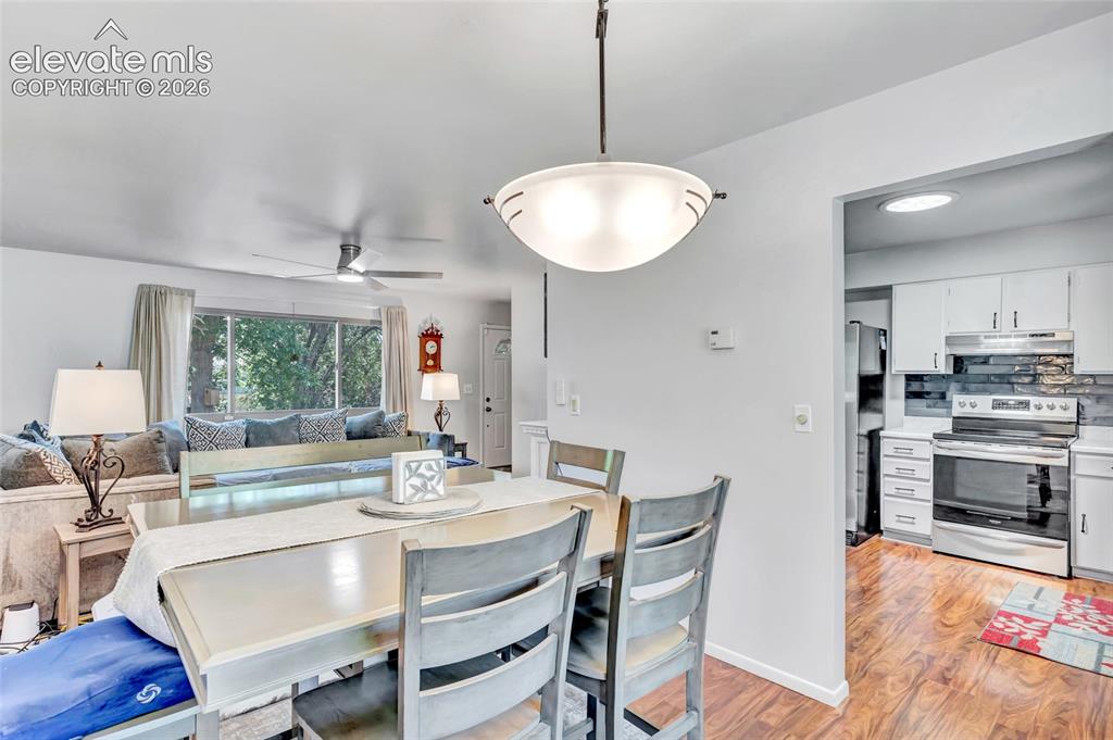 Image 14 of 50: Dining Area