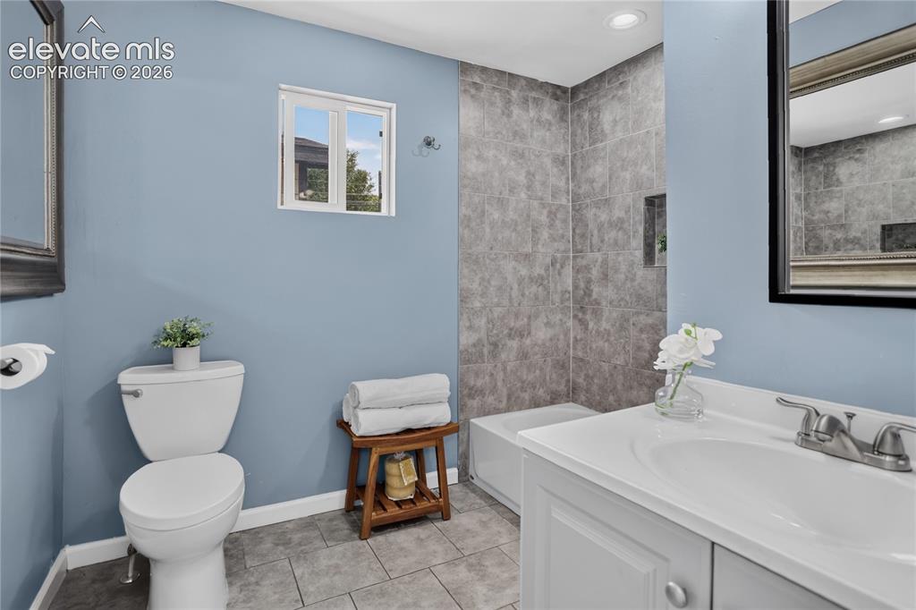 Image 11 of 18: Bathroom