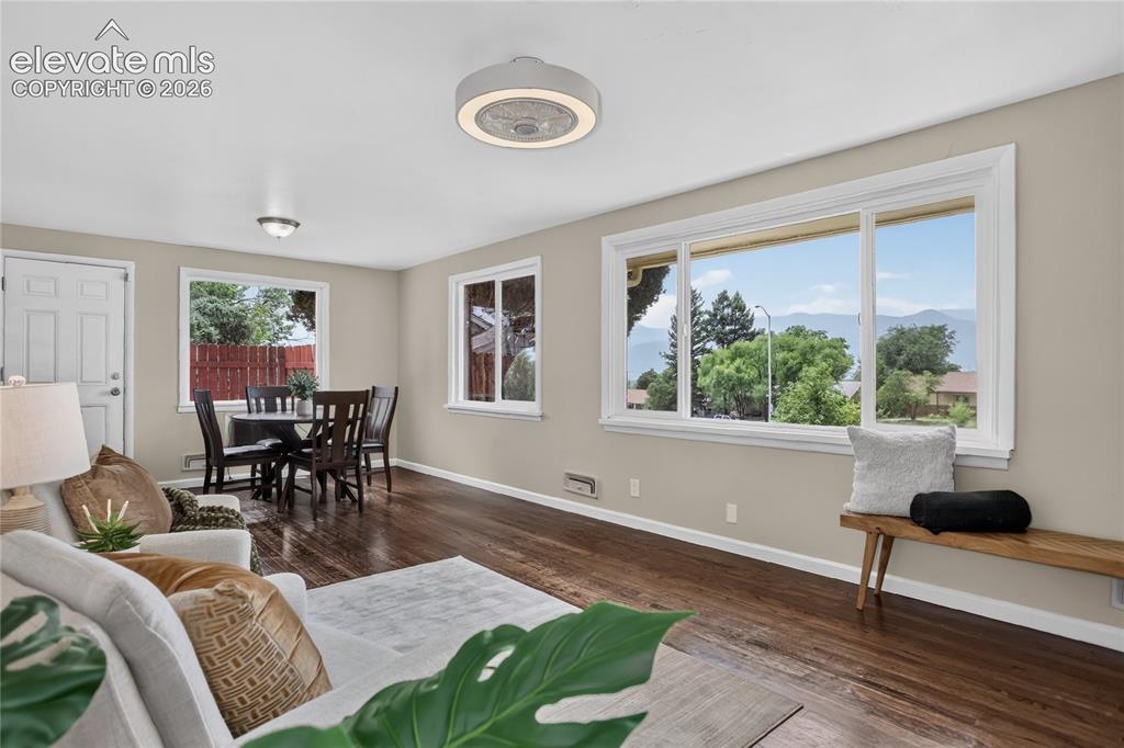 Image 5 of 18: Large windows bring in lots of sunlight