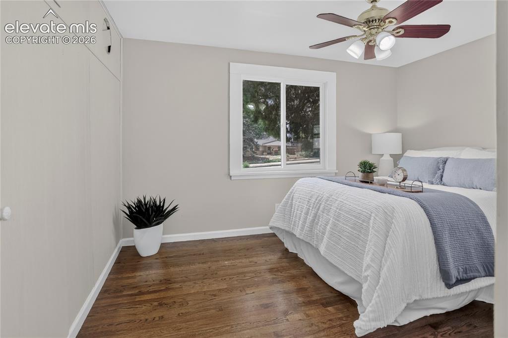 Image 8 of 18: Primary bedroom