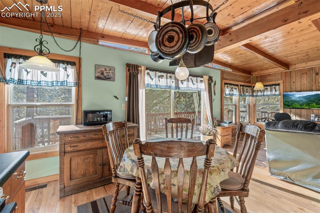 Image 14 of 48: Dining Area