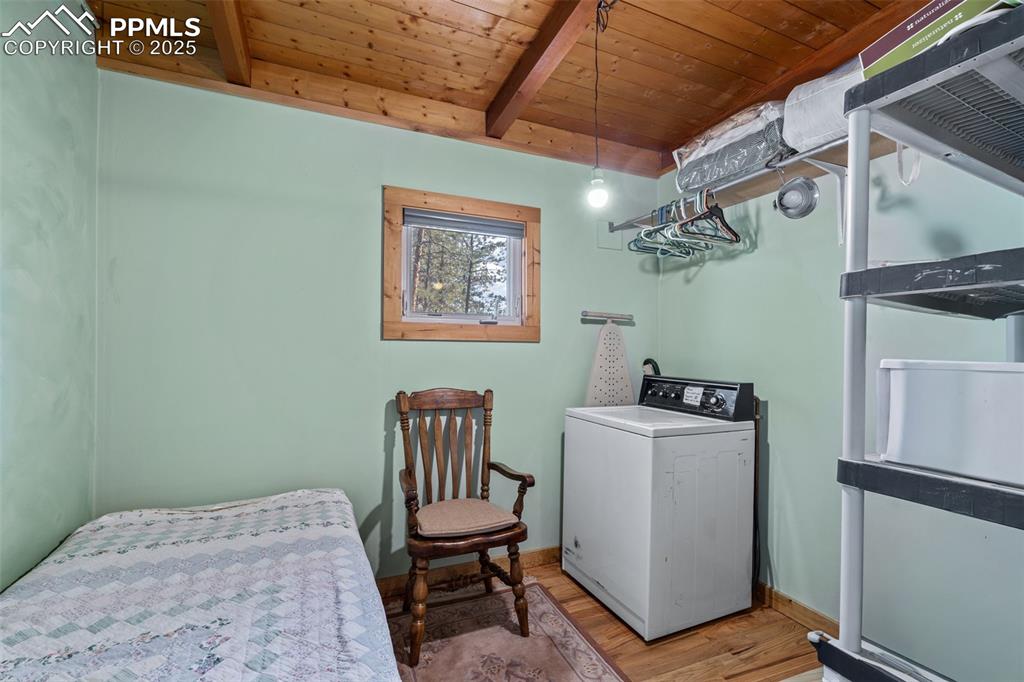 Image 22 of 48: Laundry