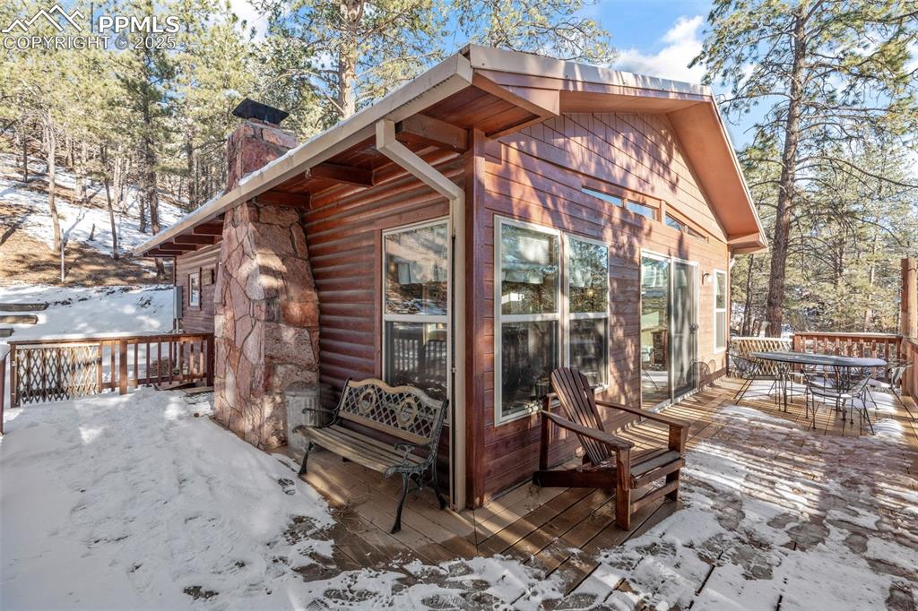 Image 24 of 48: Deck