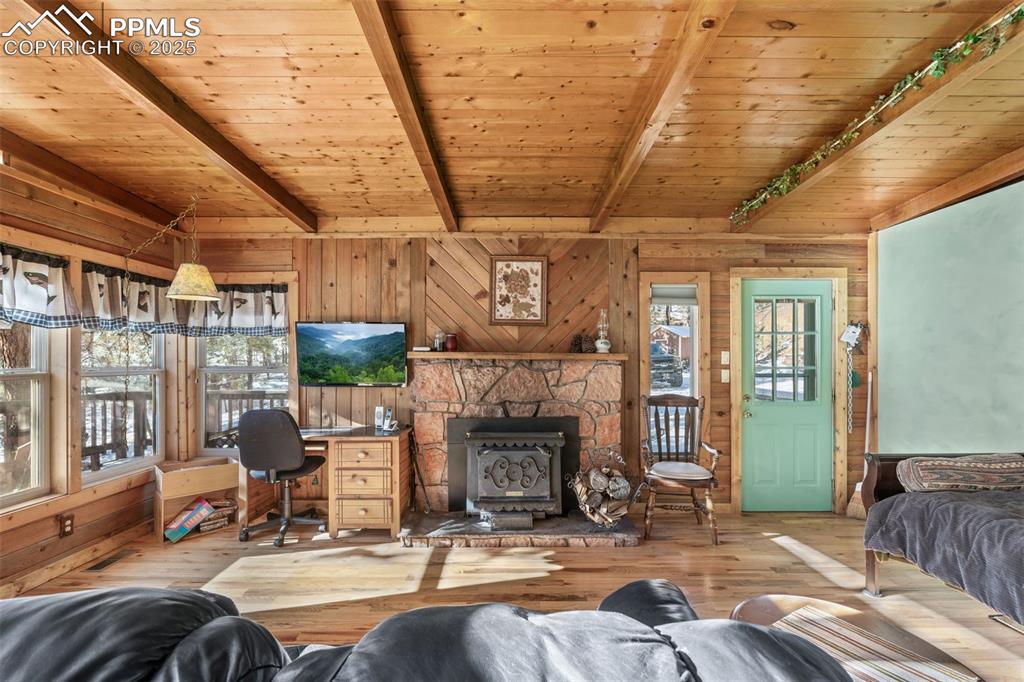 Image 7 of 48: Living Room