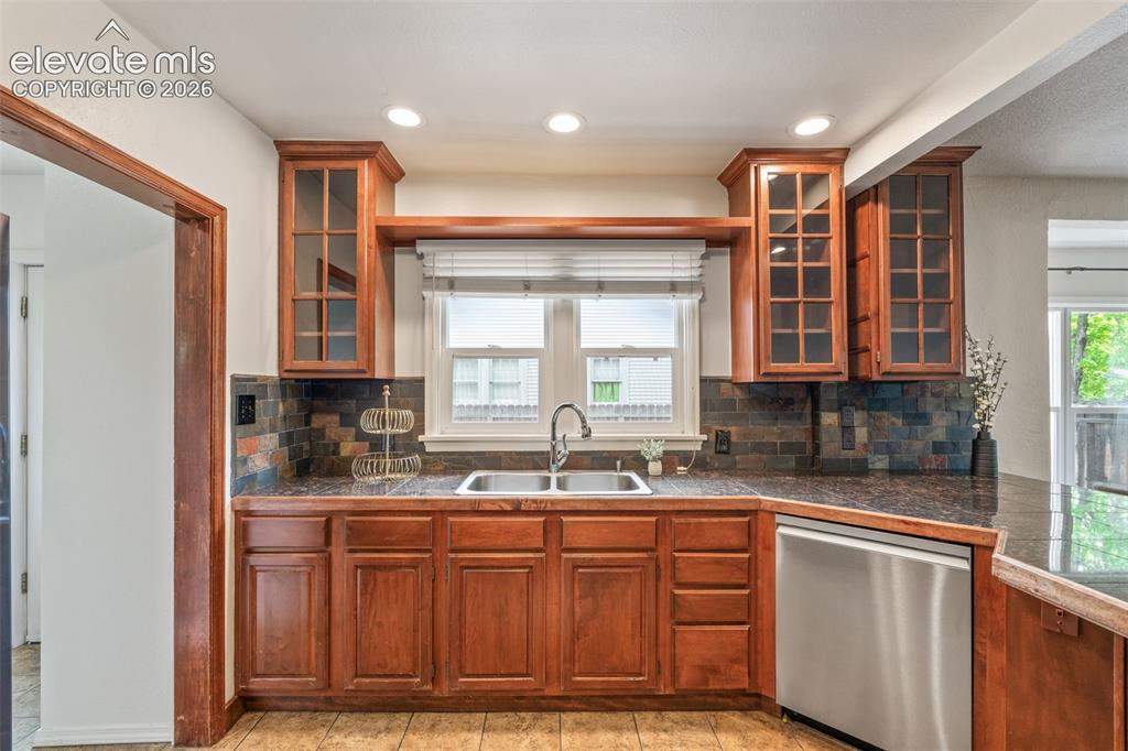 Image 11 of 50: Kitchen