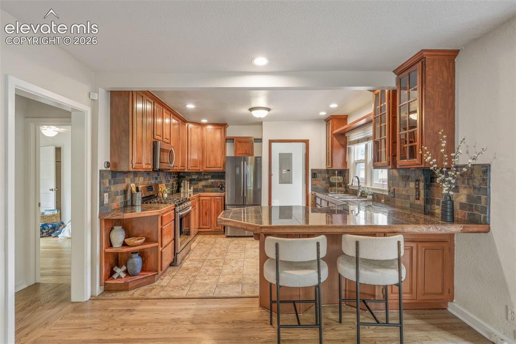 Image 9 of 50: Kitchen