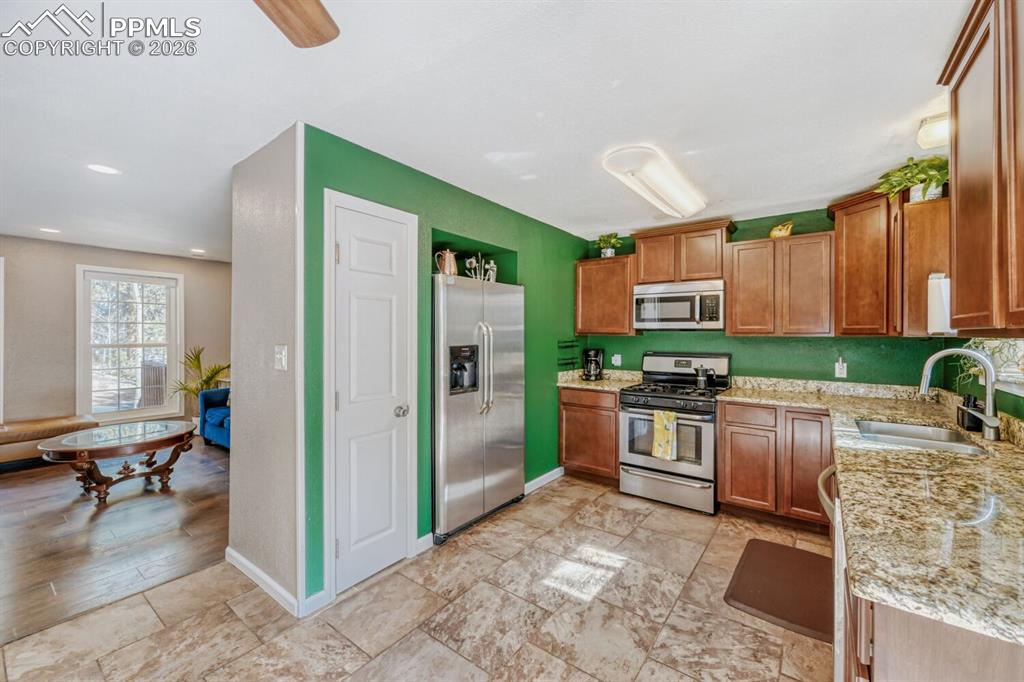 Image 10 of 28: Kitchen