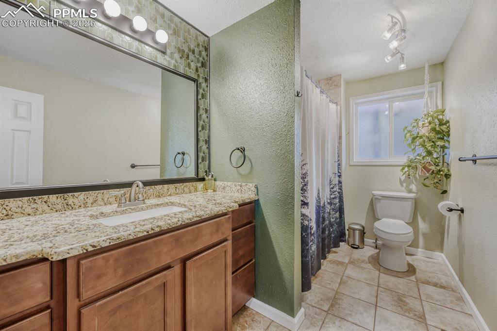 Image 13 of 28: Bathroom