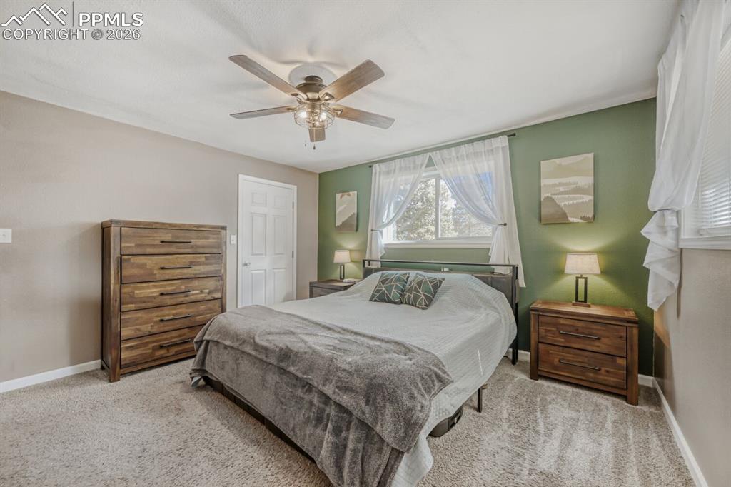 Image 14 of 28: Bedroom