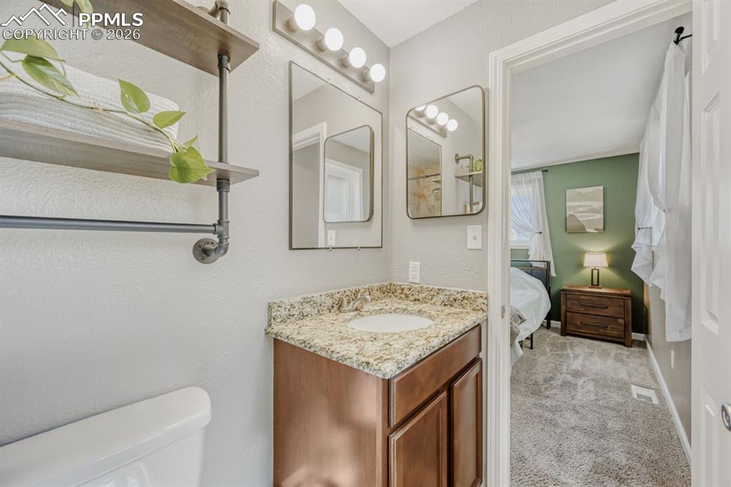 Image 16 of 28: Bathroom