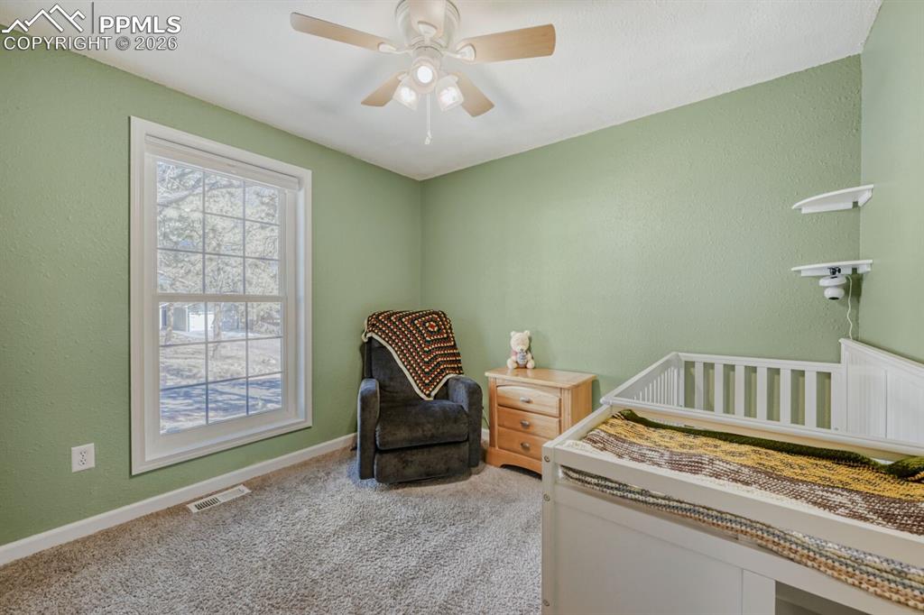 Image 17 of 28: Bedroom