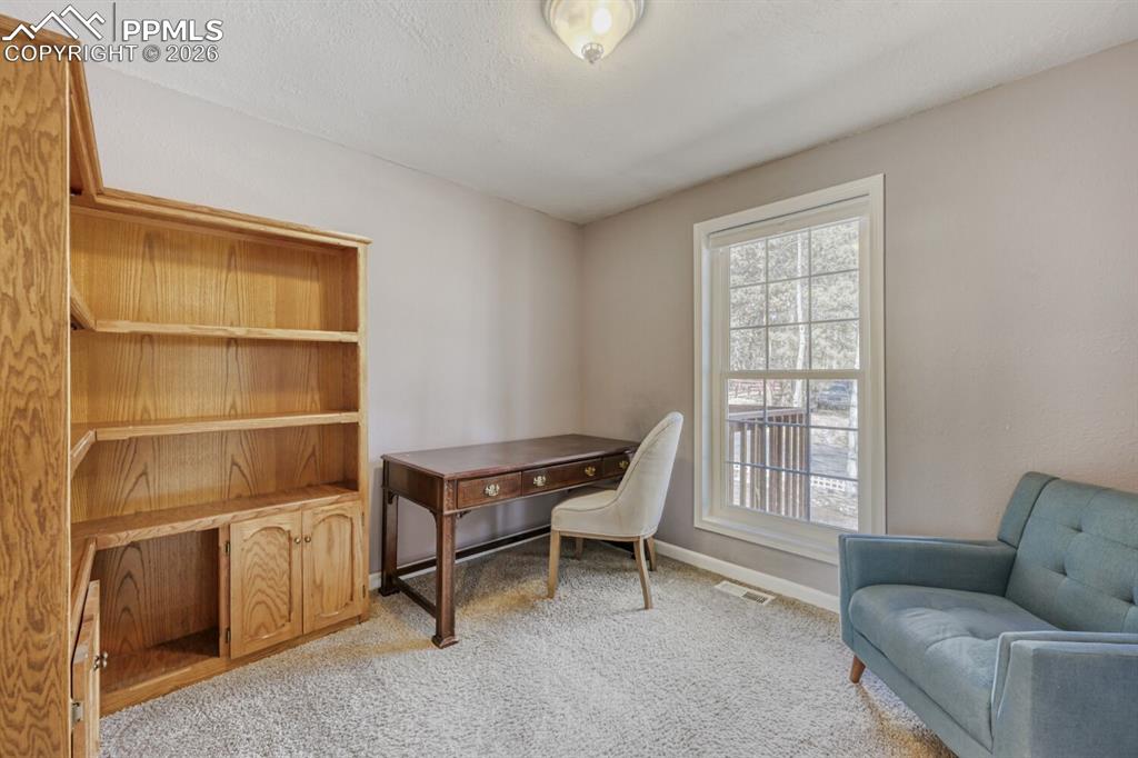 Image 18 of 28: Office