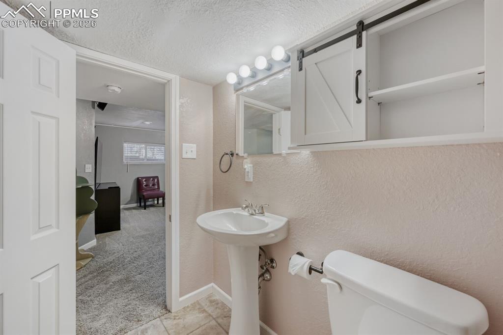 Image 24 of 28: Bathroom