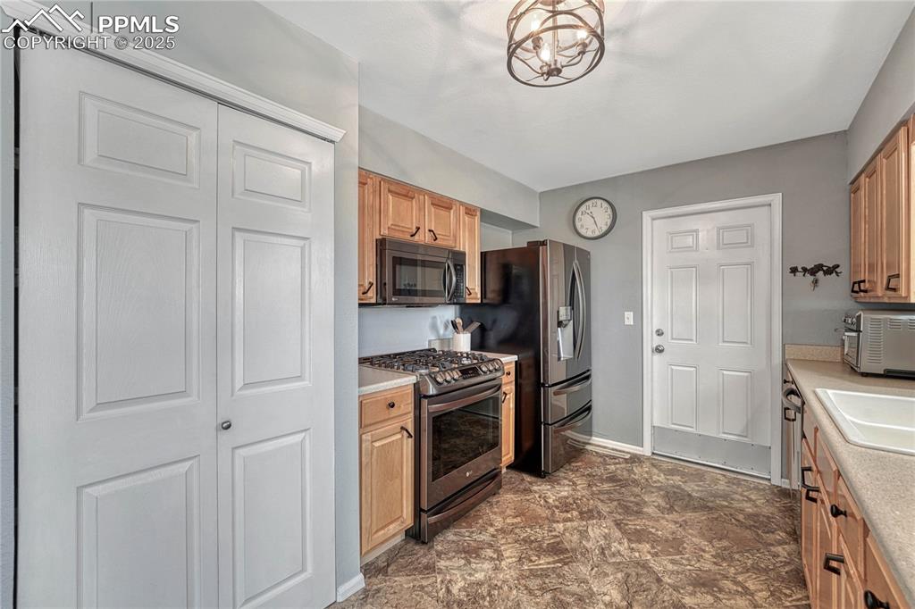 Image 11 of 50: Kitchen
