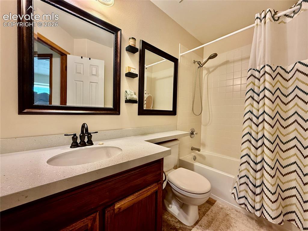 Image 15 of 35: Bathroom