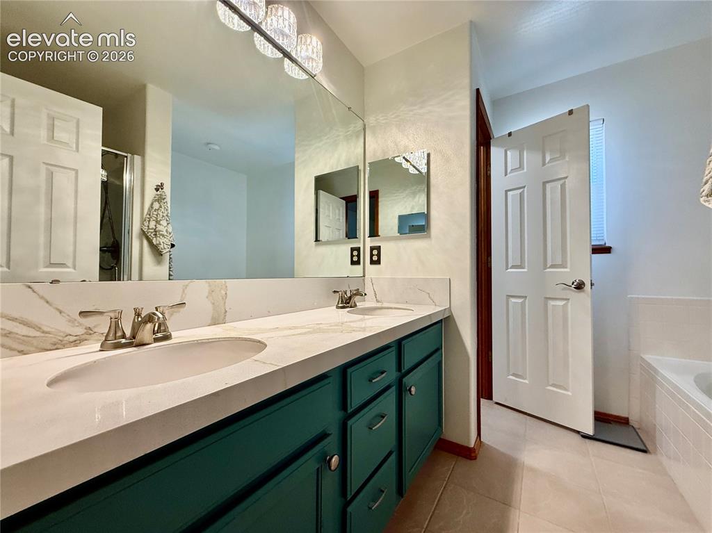 Image 19 of 35: Bathroom