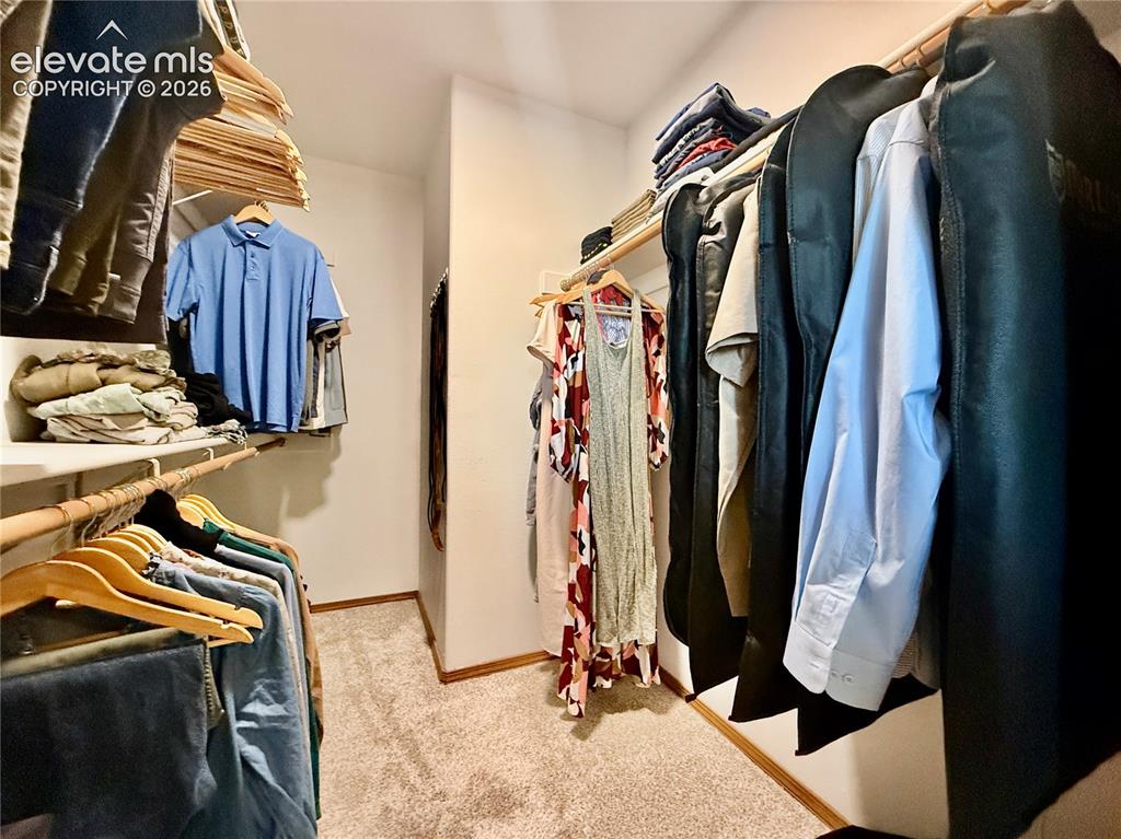Image 23 of 35: Closet