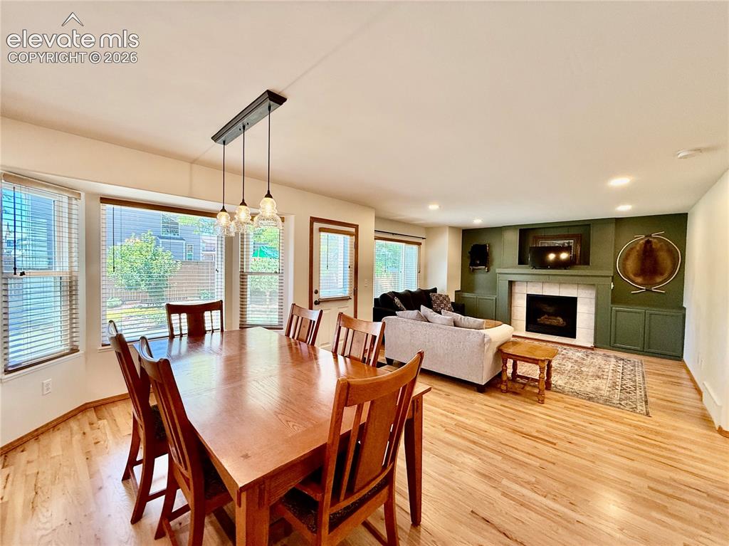 Image 9 of 35: Dining Area