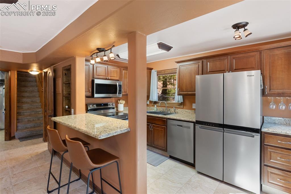 Image 10 of 35: main level kitchen and breakfast bar