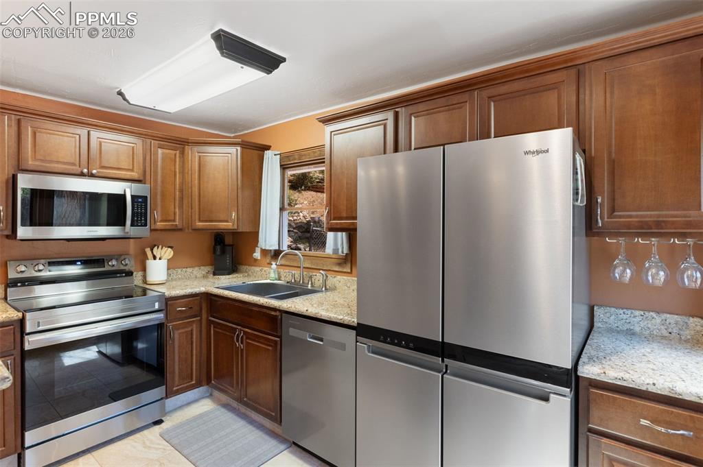 Image 12 of 35: main level kitchen