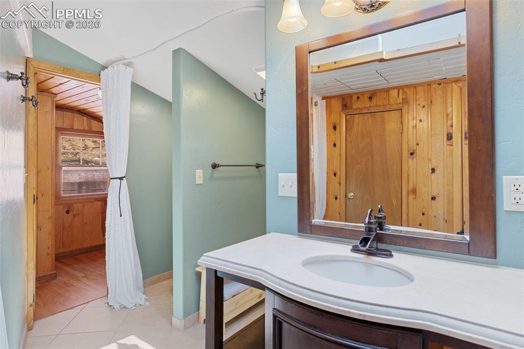 Image 22 of 35: upper level bathroom