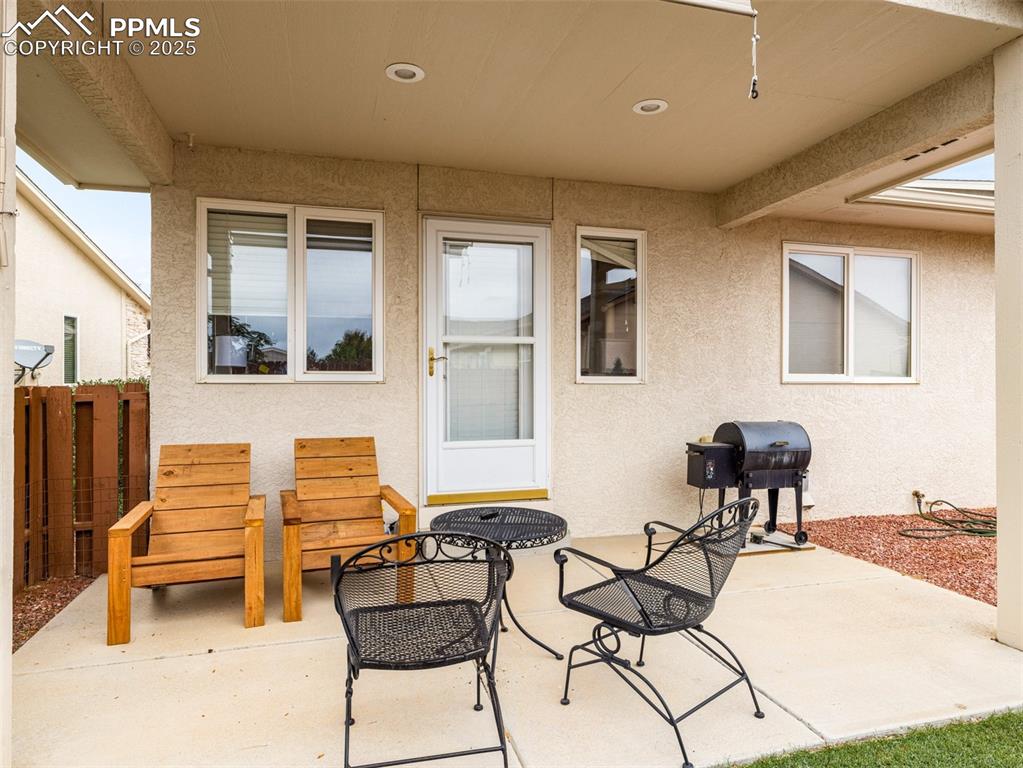 Image 16 of 17: Patio