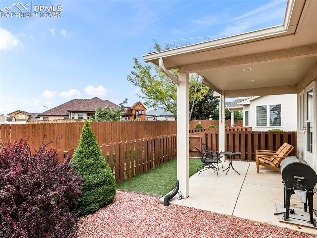 Image 17 of 17: Patio