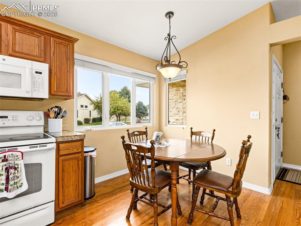 Image 4 of 17: Enjoy your breakfast while natural sunlight pours into the kitchen