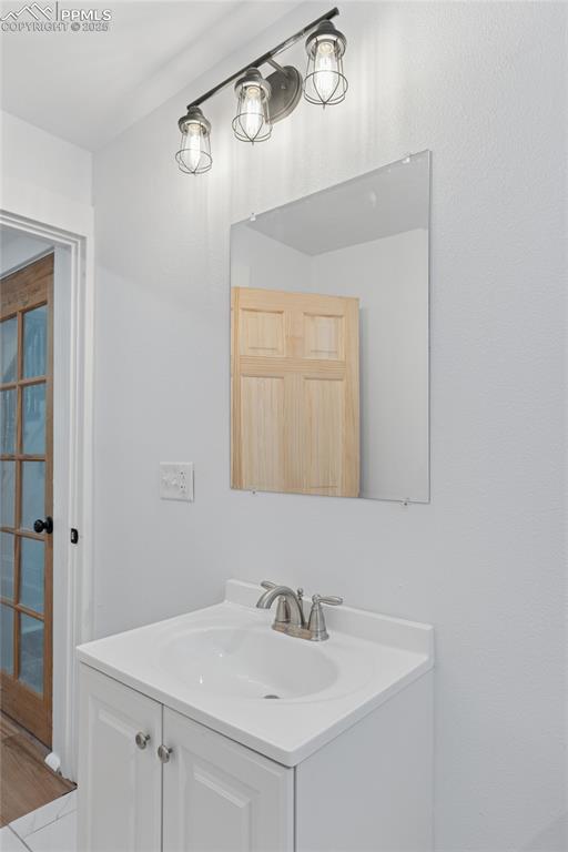 Image 19 of 45: Main-level flat 2nd full bath