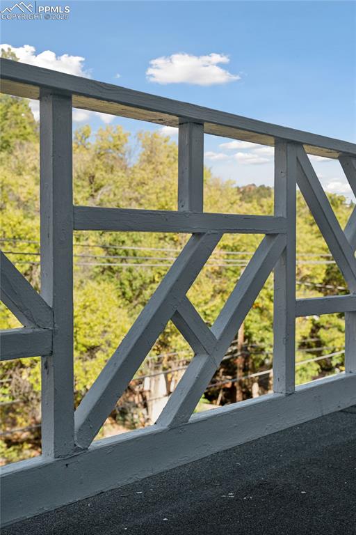 Image 28 of 45: Thoughtful details througout