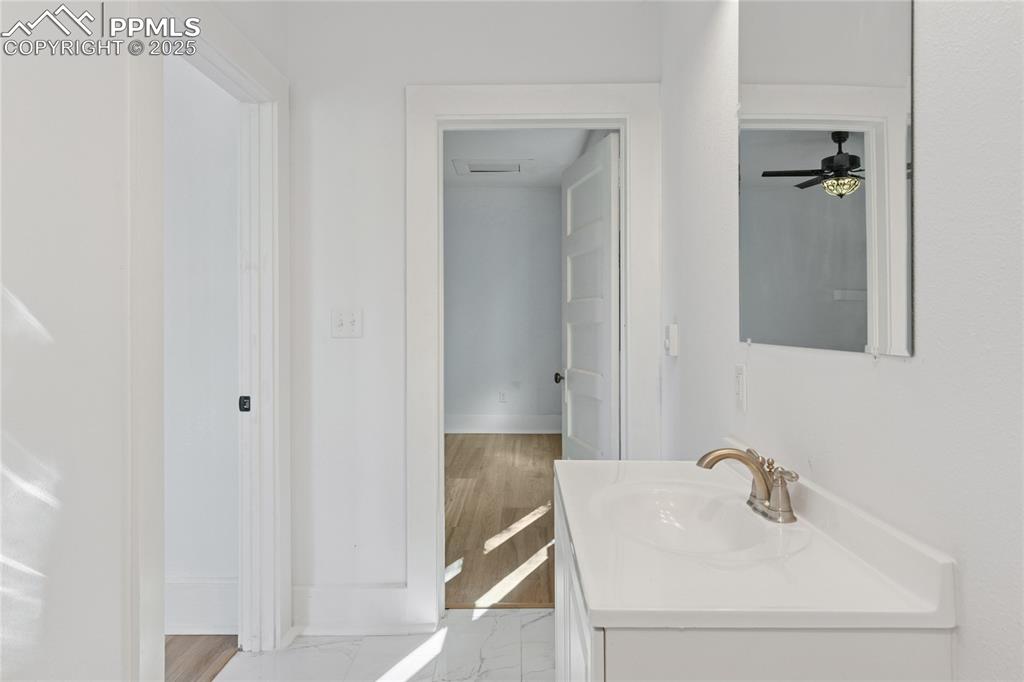 Image 29 of 45: 2nd-floor flat with shared full bath