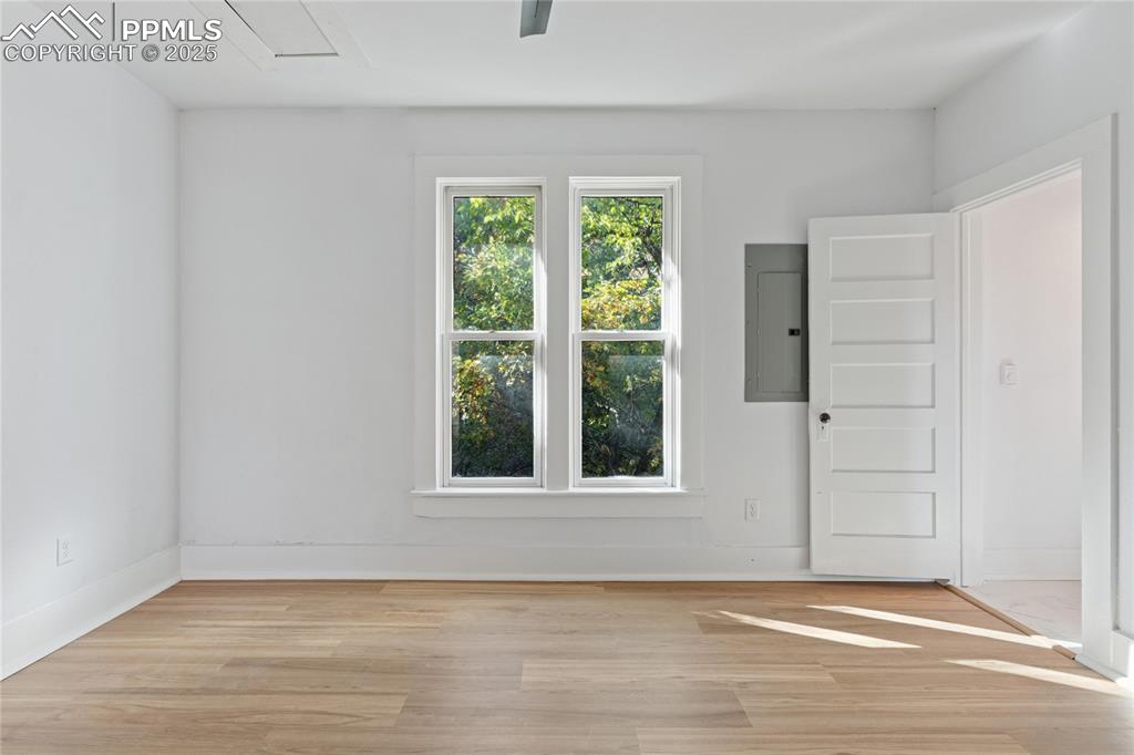 Image 30 of 45: 2nd-floor flat 2nd bedroom, adjoining shared bath