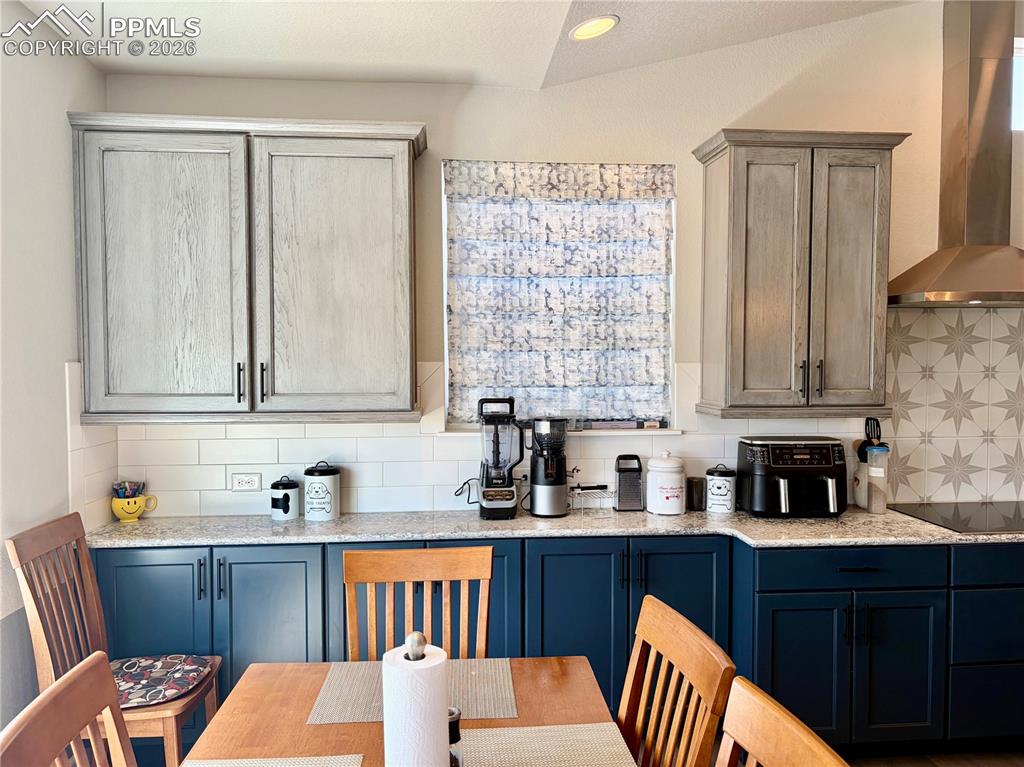 Image 13 of 44: Eat in area