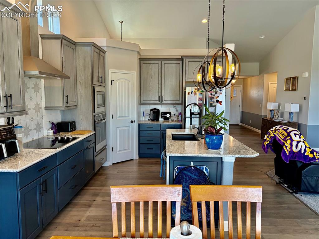 Image 14 of 44: Kitchen facing the entry