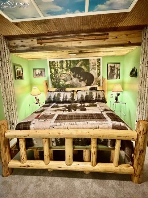 Image 34 of 44: Bedroom