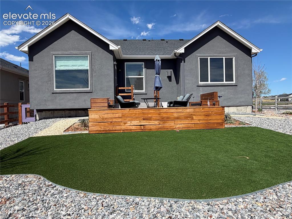 Image 42 of 50: Rear of home