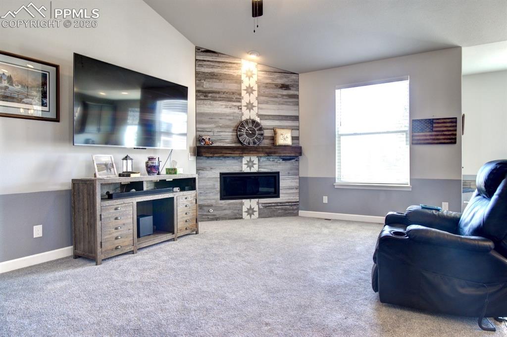 Image 9 of 50: Living Room