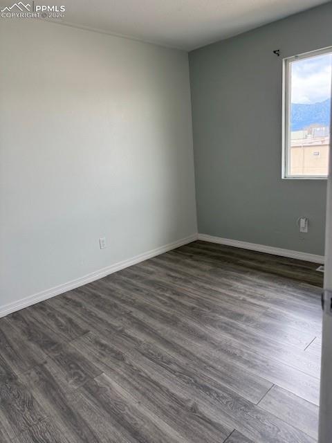 Image 12 of 17: Bedroom