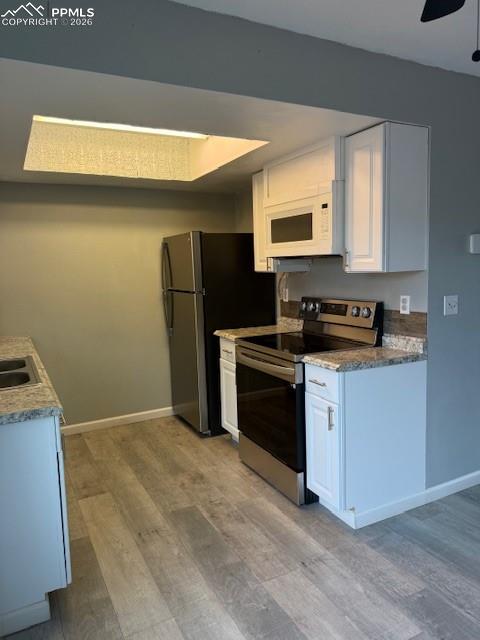 Image 5 of 17: Kitchen