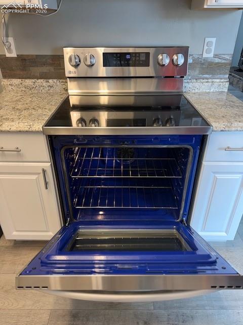 Image 8 of 17: Kitchen