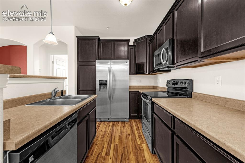 Image 6 of 34: Kitchen