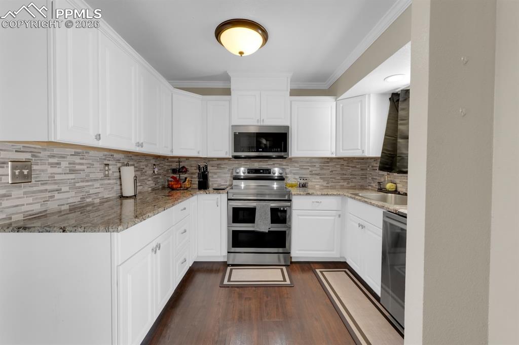 Image 10 of 29: Kitchen