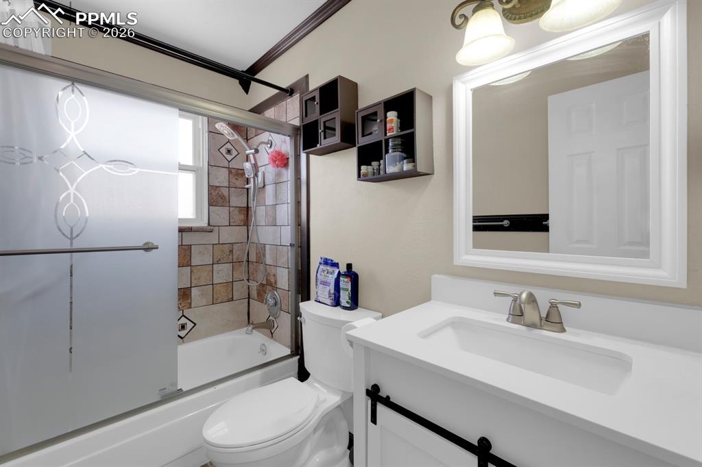 Image 16 of 29: Updated Full bath