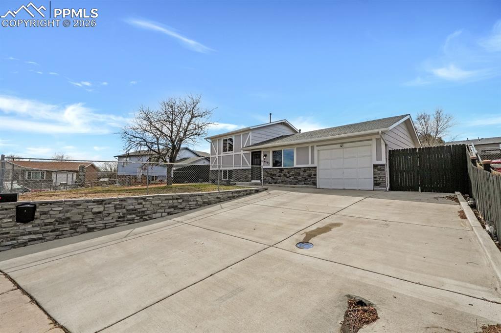 Image 5 of 29: Oversize Driveway