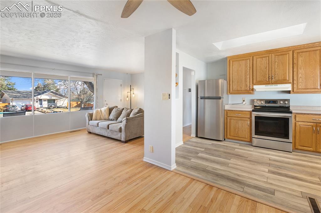 Image 10 of 33: Kitchen/Dining Area/Living Room